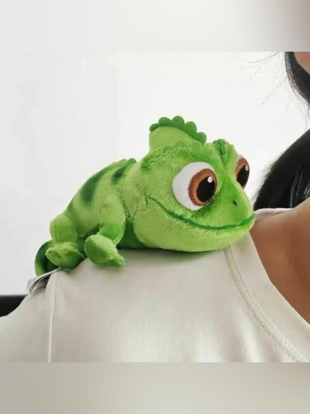 Disney Tangled Pascal Shoulder Stuffed Animal Magnetic Chameleon NWOT